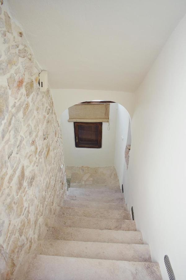 Yi Artistry 1-Bedroom Medieval Holiday House Kalamoti Exterior foto